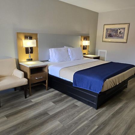 Americas Express Inn Саут-Хилл Экстерьер фото