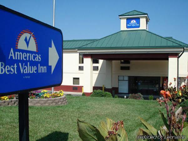 Americas Express Inn Саут-Хилл Экстерьер фото