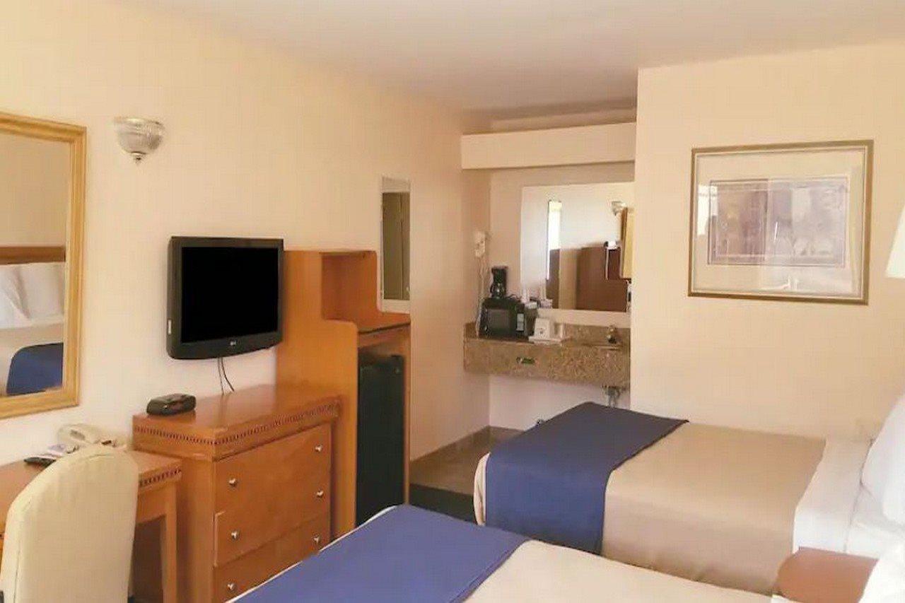Americas Express Inn Саут-Хилл Экстерьер фото
