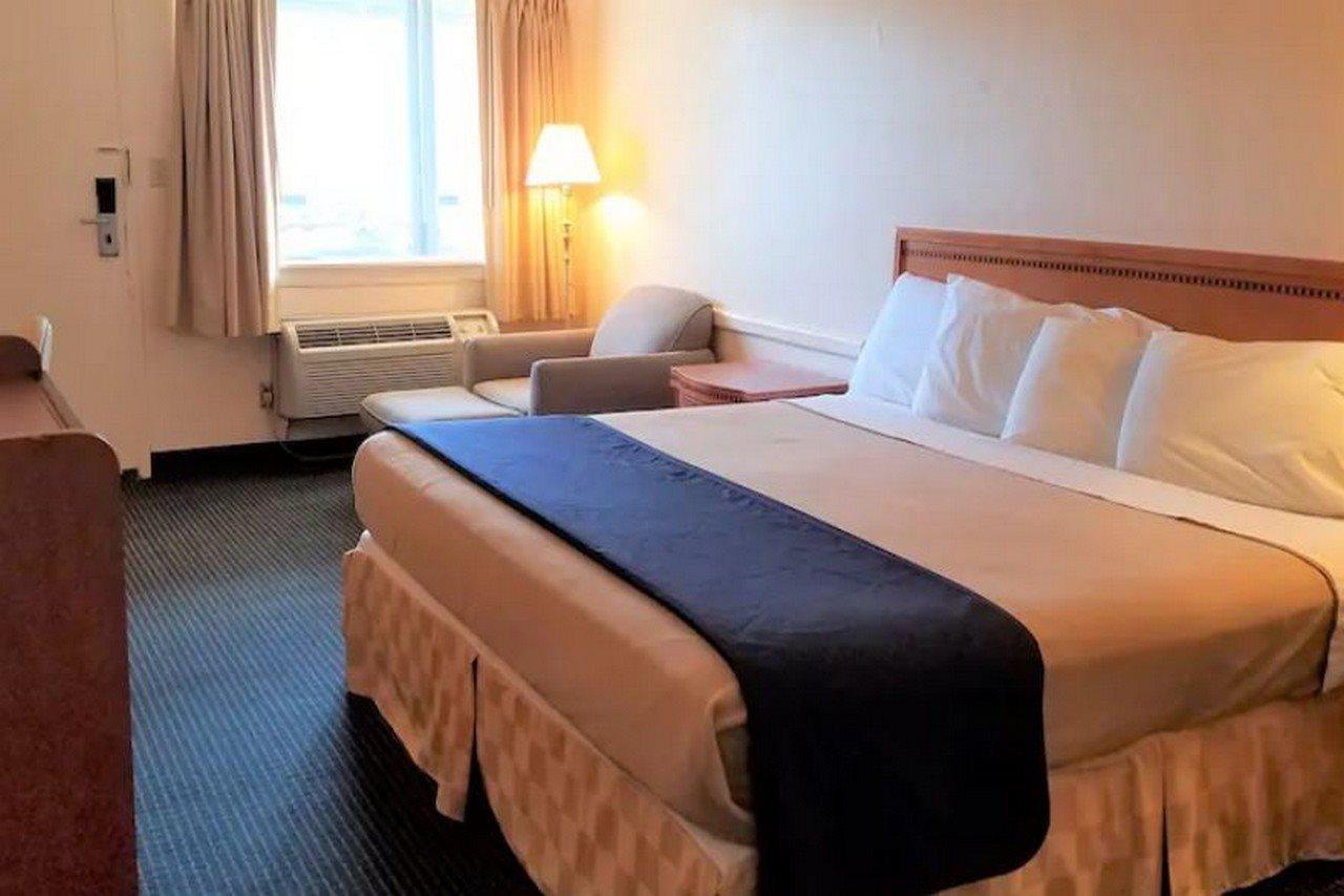 Americas Express Inn Саут-Хилл Экстерьер фото