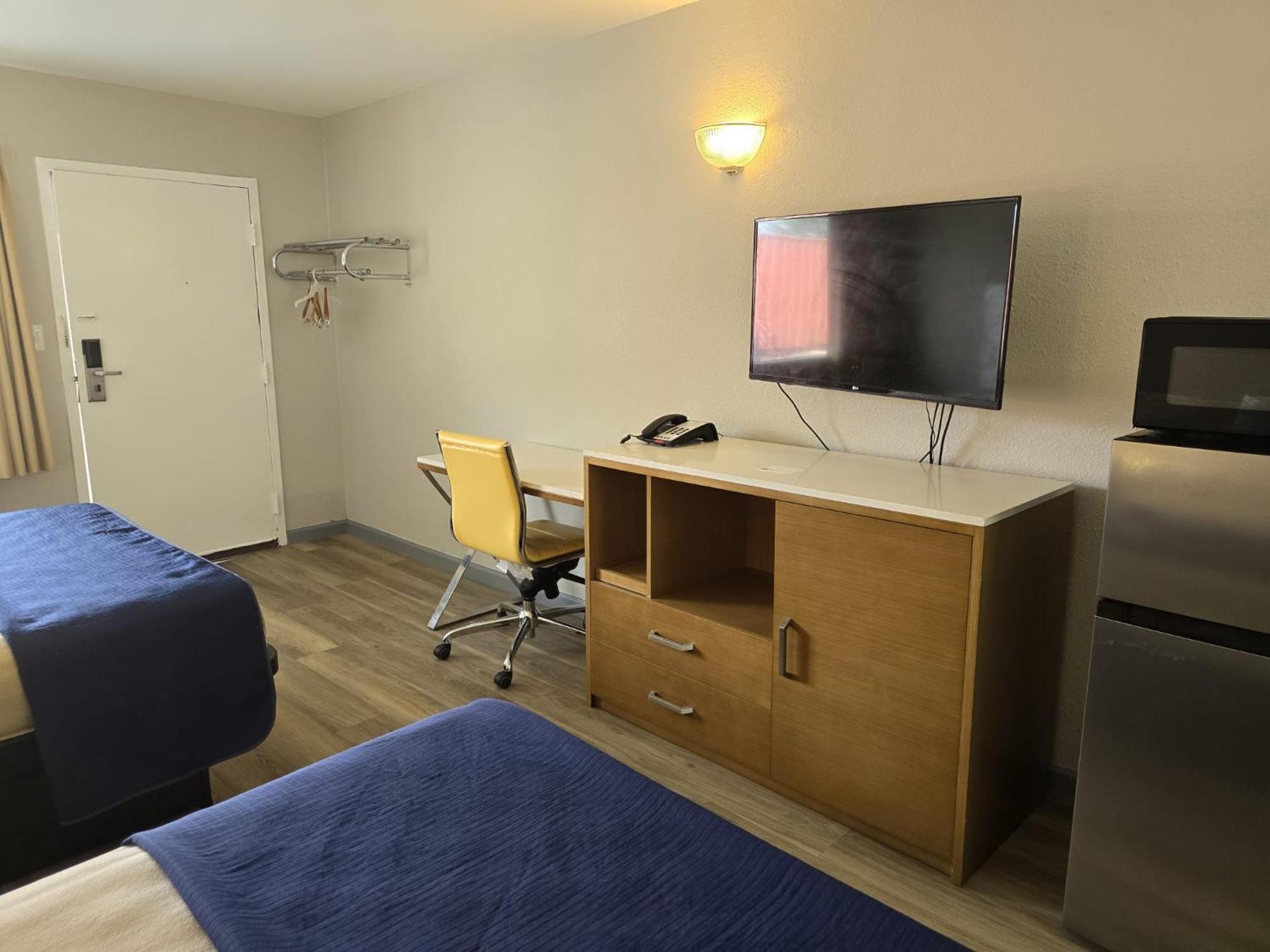 Americas Express Inn Саут-Хилл Экстерьер фото