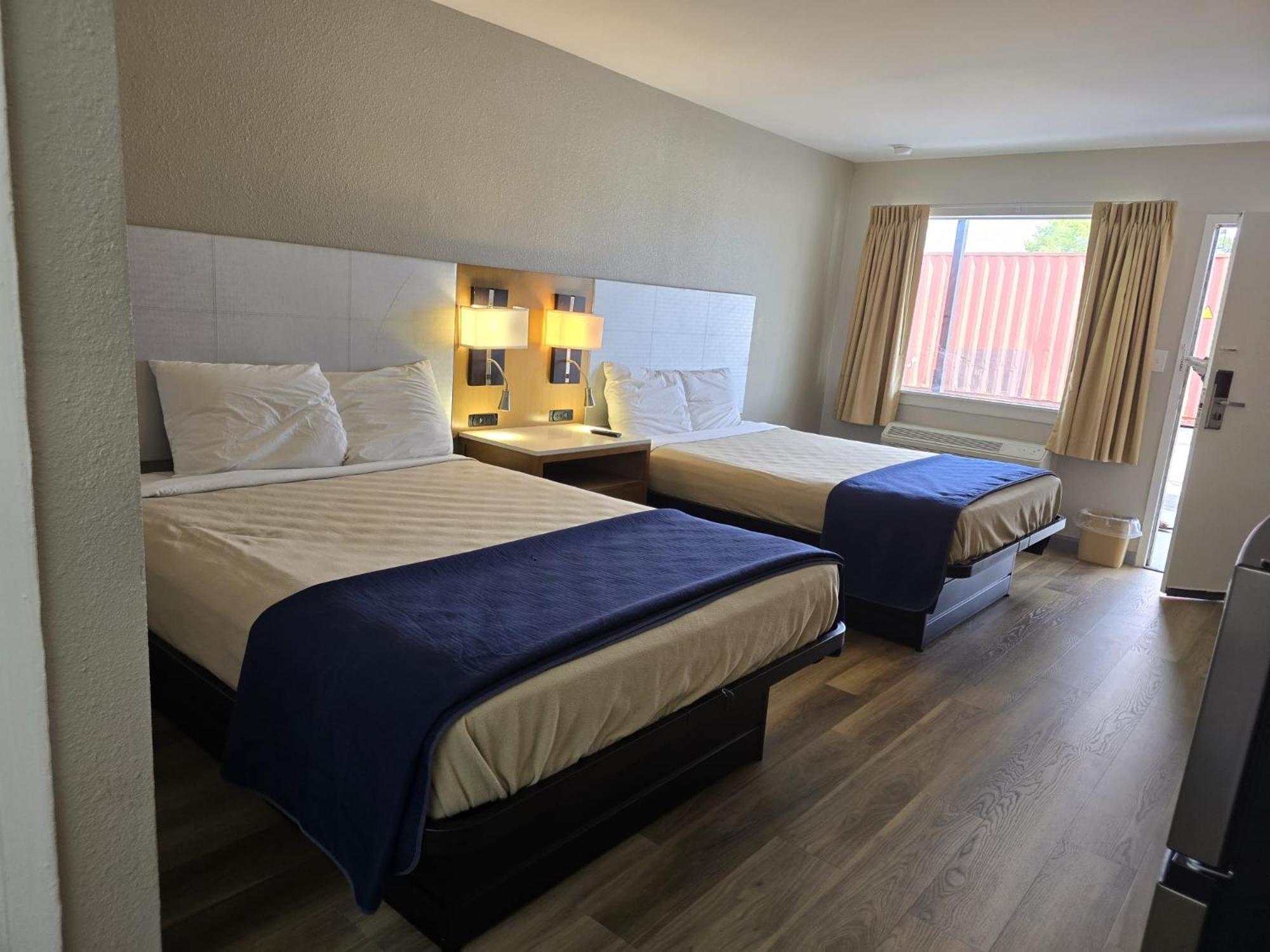 Americas Express Inn Саут-Хилл Экстерьер фото
