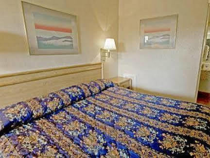 Americas Express Inn Саут-Хилл Экстерьер фото