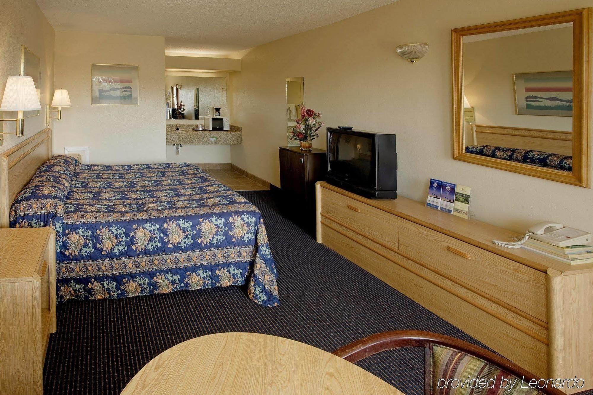 Americas Express Inn Саут-Хилл Экстерьер фото