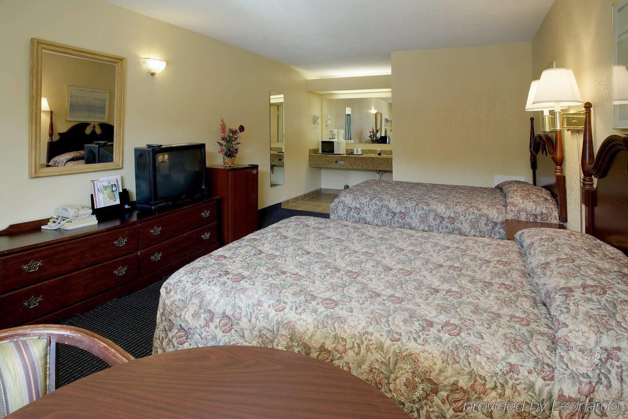 Americas Express Inn Саут-Хилл Экстерьер фото