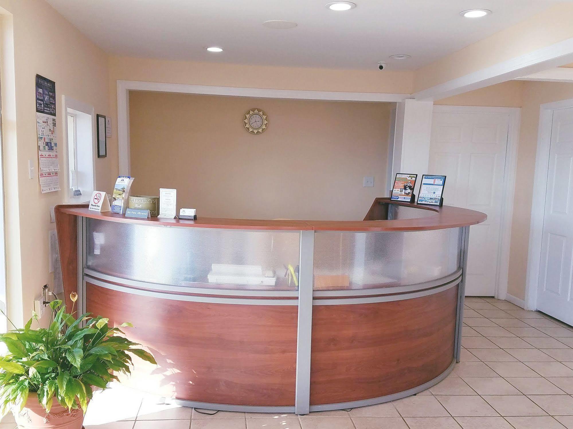 Americas Express Inn Саут-Хилл Экстерьер фото